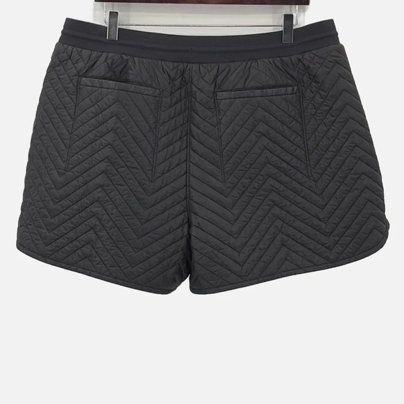 Athleta Apres Ski Quilted Short in Black - NWOT - Size 16 - Picture 5 of 8
